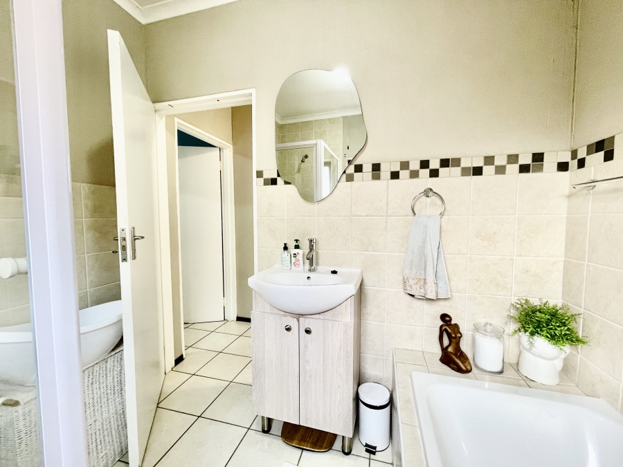 2 Bedroom Property for Sale in Roodepoort Gauteng