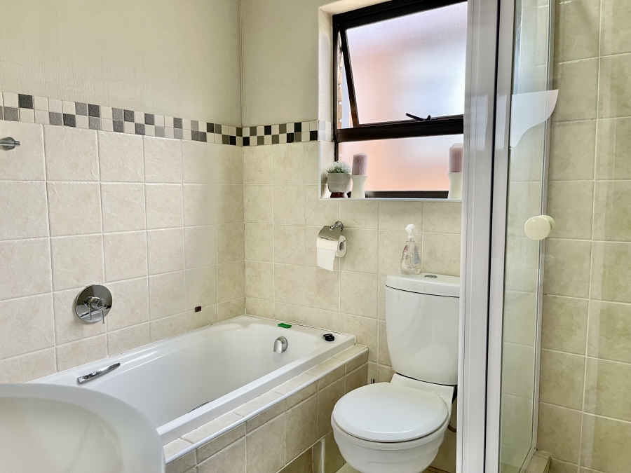 2 Bedroom Property for Sale in Roodepoort Gauteng