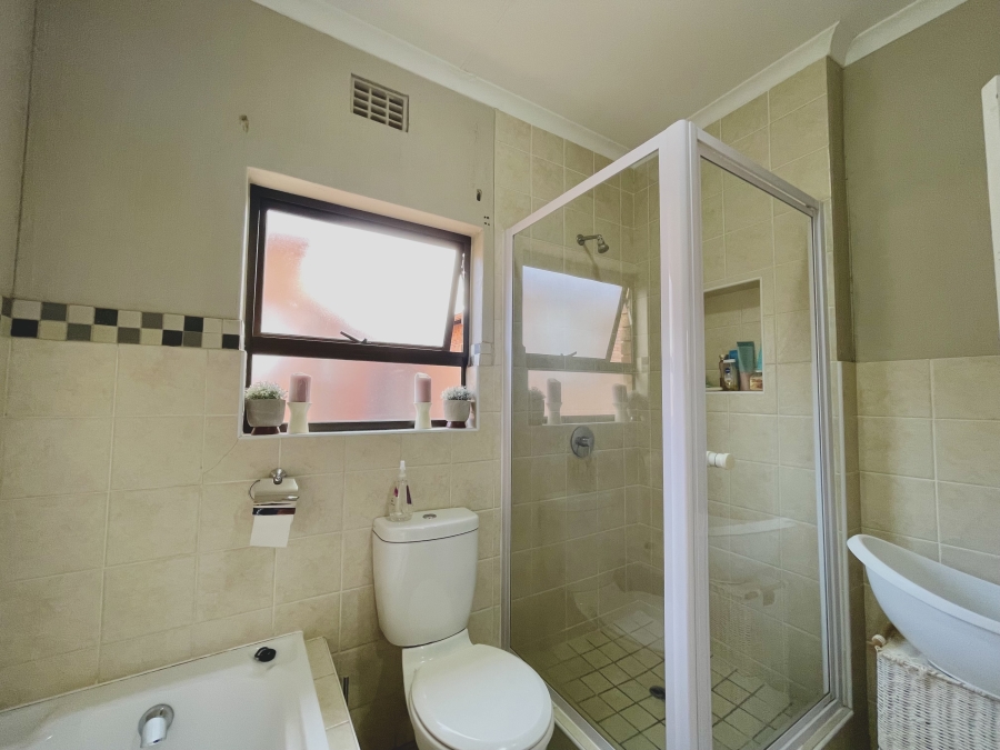 2 Bedroom Property for Sale in Roodepoort Gauteng