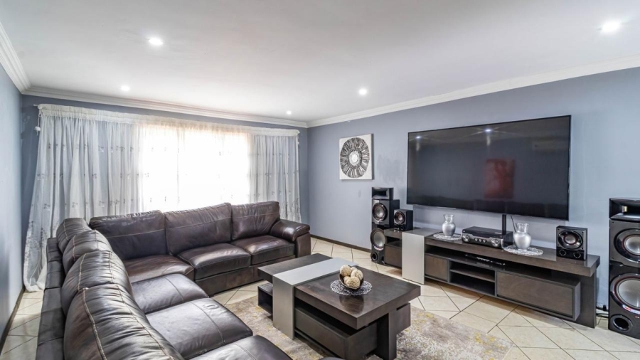 5 Bedroom Property for Sale in Glenvista Gauteng