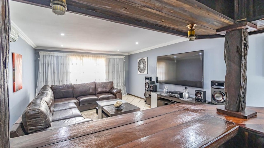 5 Bedroom Property for Sale in Glenvista Gauteng