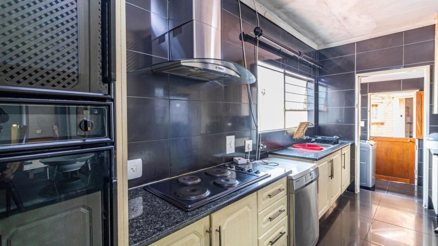 5 Bedroom Property for Sale in Glenvista Gauteng