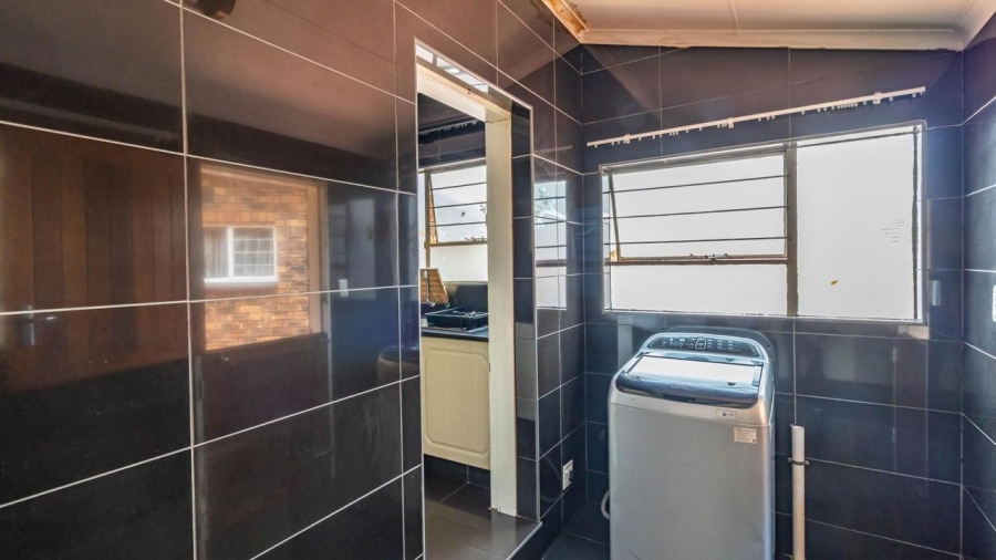 5 Bedroom Property for Sale in Glenvista Gauteng