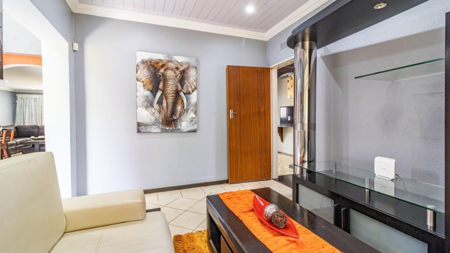 5 Bedroom Property for Sale in Glenvista Gauteng