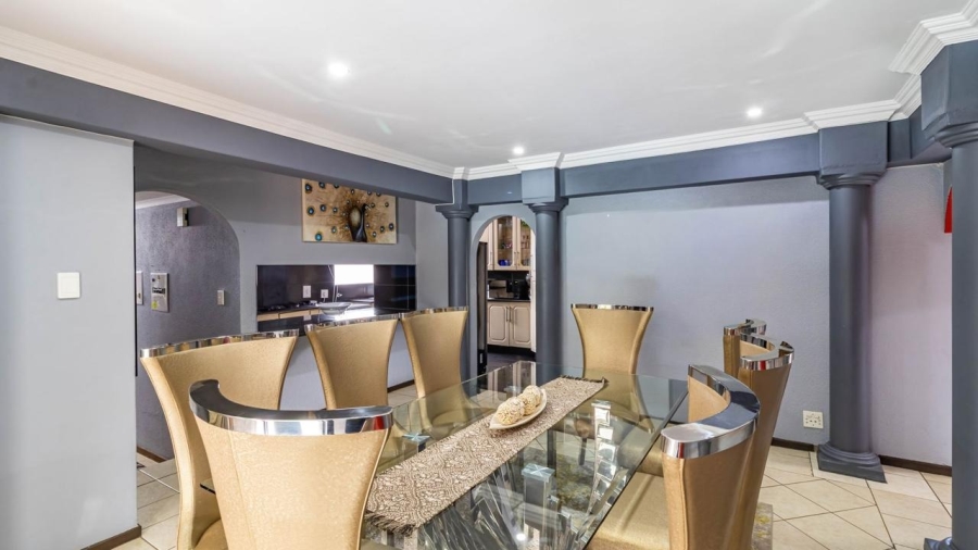 5 Bedroom Property for Sale in Glenvista Gauteng