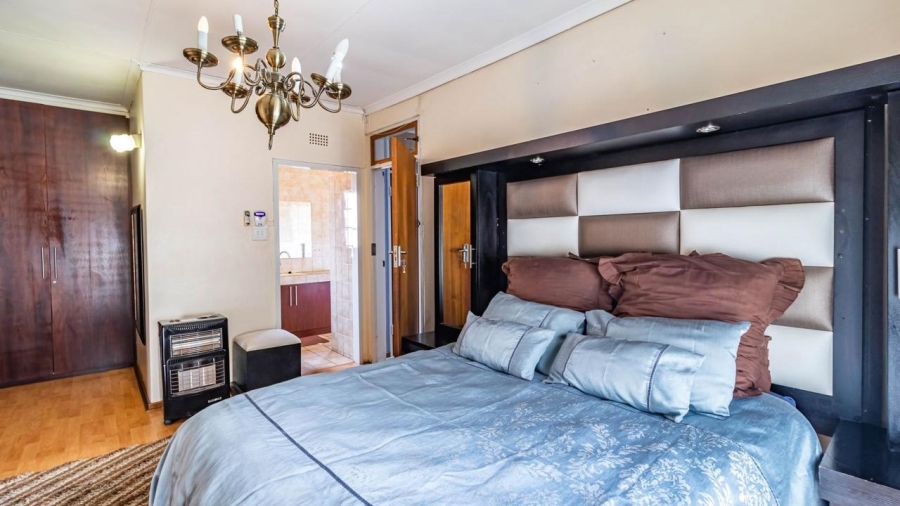 5 Bedroom Property for Sale in Glenvista Gauteng
