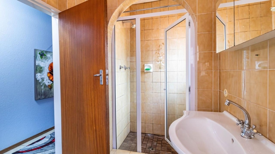 5 Bedroom Property for Sale in Glenvista Gauteng