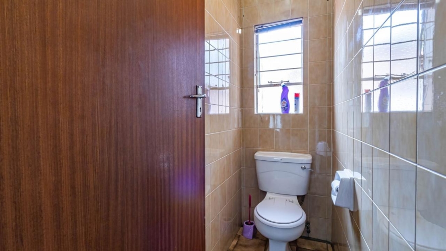 5 Bedroom Property for Sale in Glenvista Gauteng