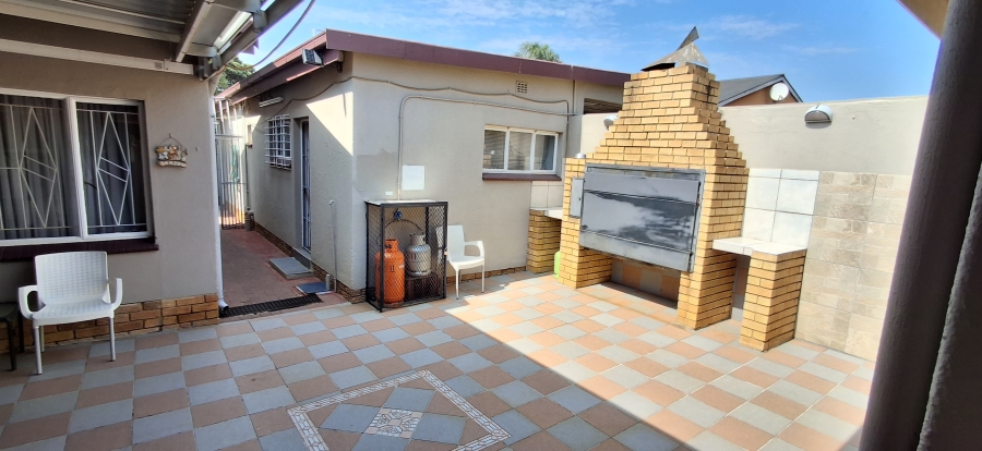 6 Bedroom Property for Sale in Booysens Gauteng