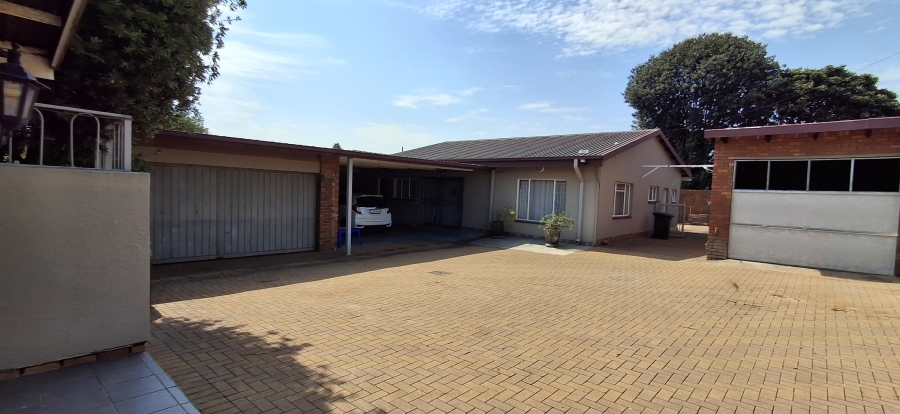 6 Bedroom Property for Sale in Booysens Gauteng