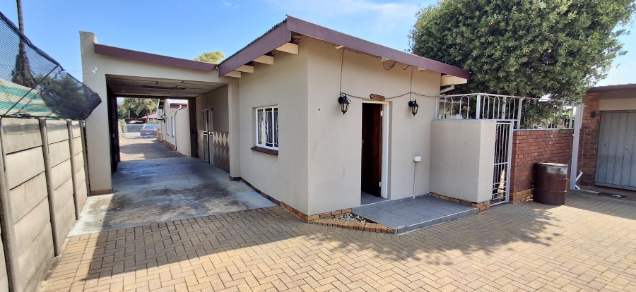 6 Bedroom Property for Sale in Booysens Gauteng