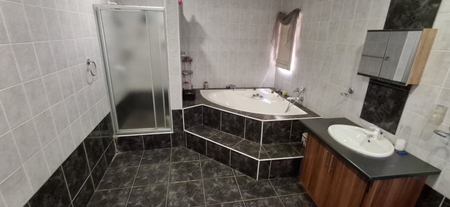 6 Bedroom Property for Sale in Booysens Gauteng