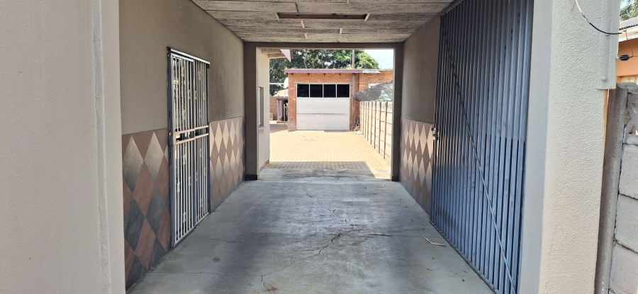 6 Bedroom Property for Sale in Booysens Gauteng