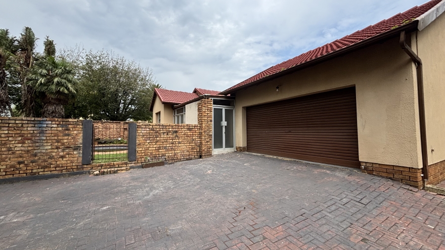 5 Bedroom Property for Sale in Esther Park Gauteng