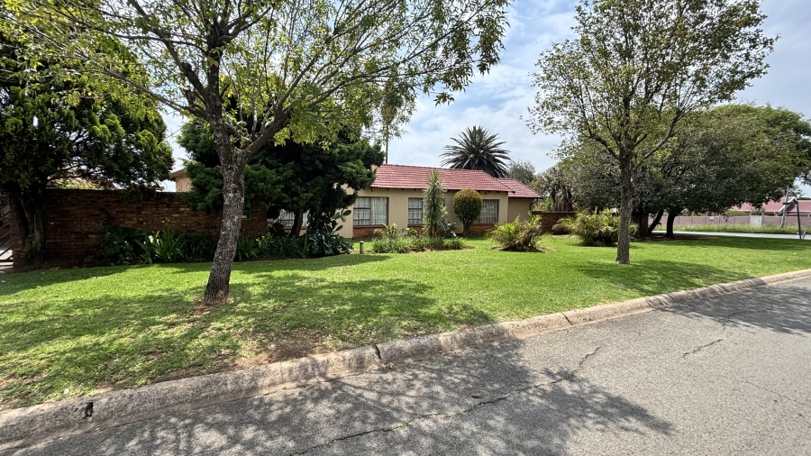 5 Bedroom Property for Sale in Esther Park Gauteng