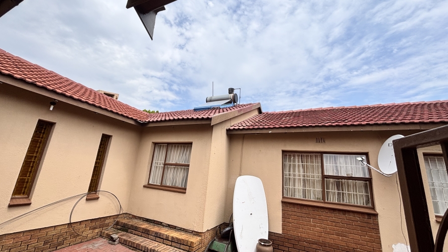 5 Bedroom Property for Sale in Esther Park Gauteng