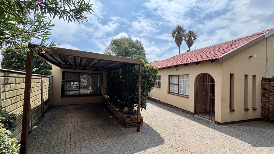 5 Bedroom Property for Sale in Esther Park Gauteng