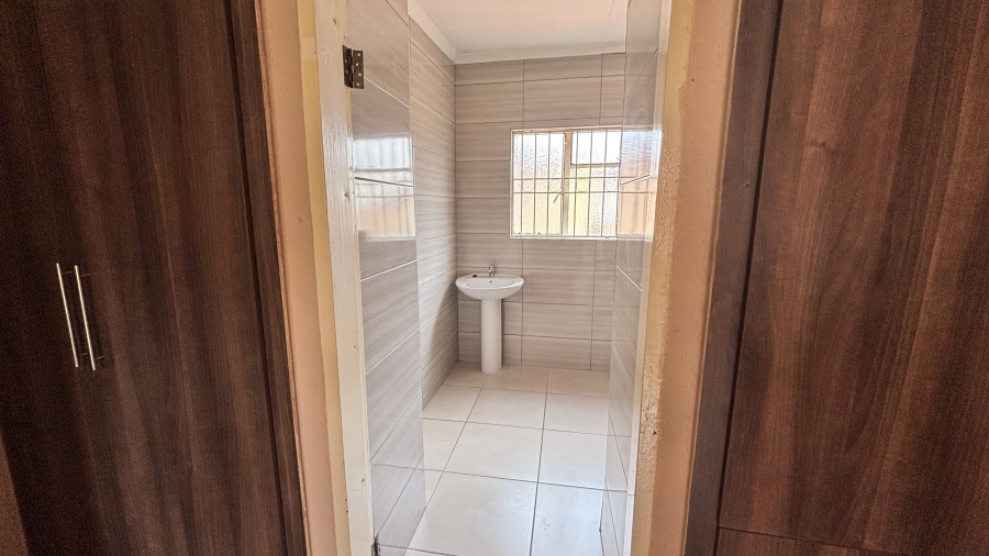 5 Bedroom Property for Sale in Esther Park Gauteng