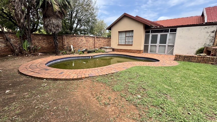 5 Bedroom Property for Sale in Esther Park Gauteng