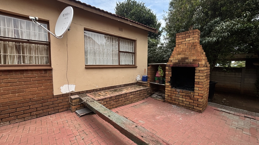 5 Bedroom Property for Sale in Esther Park Gauteng