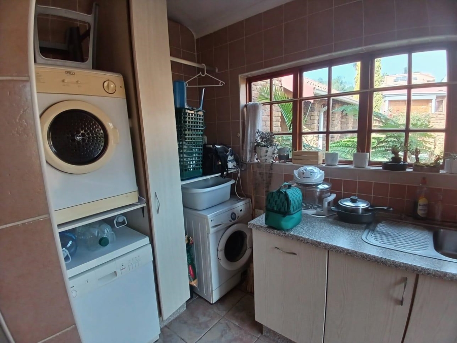 To Let 3 Bedroom Property for Rent in Glen Erasmia Gauteng