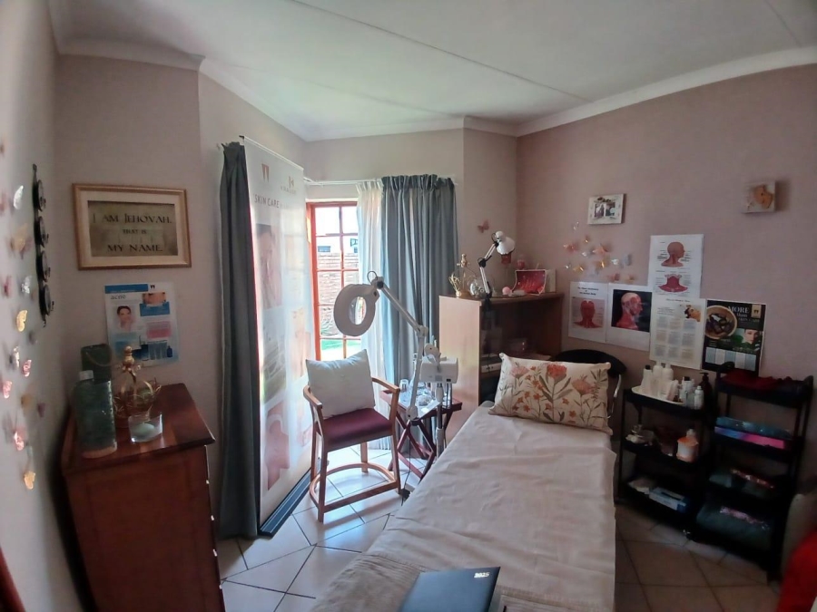 To Let 3 Bedroom Property for Rent in Glen Erasmia Gauteng