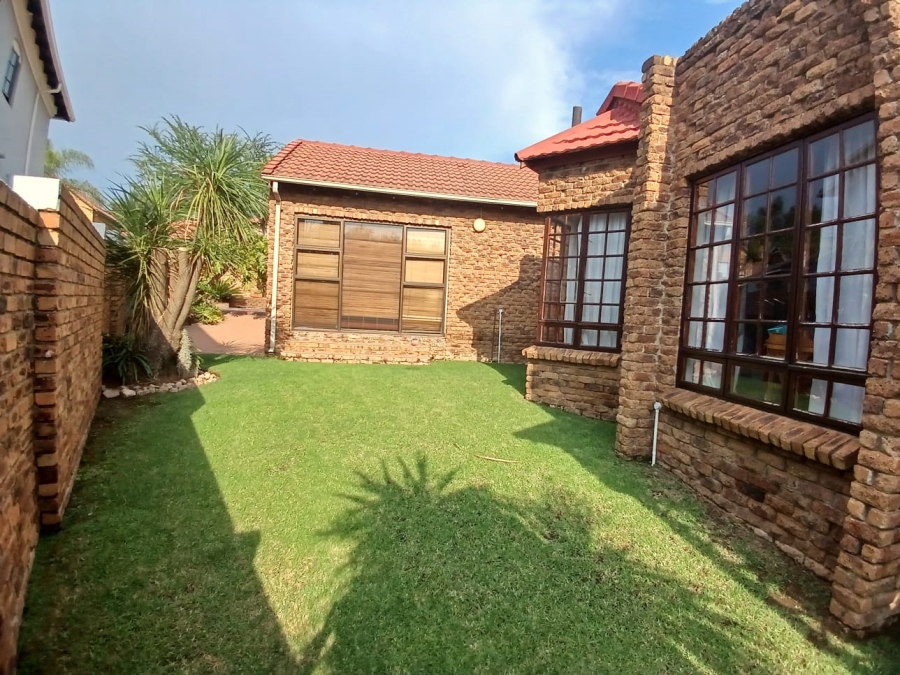 To Let 3 Bedroom Property for Rent in Glen Erasmia Gauteng