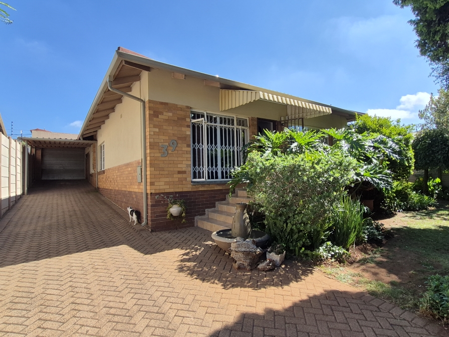 3 Bedroom Property for Sale in Wannenburghoogte Gauteng
