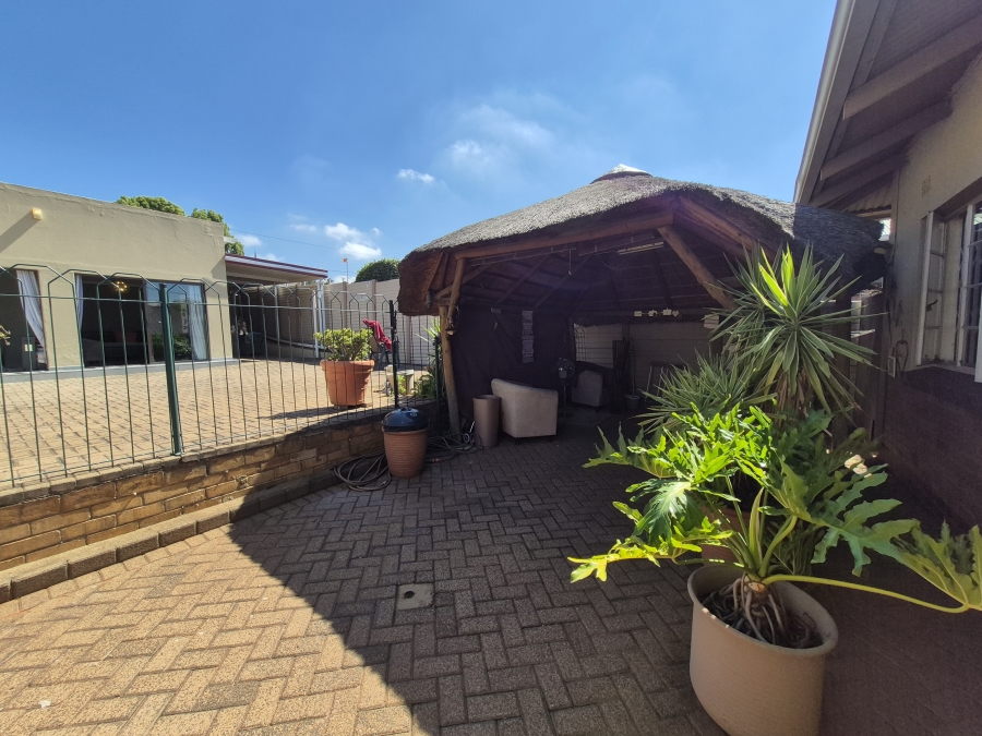 3 Bedroom Property for Sale in Wannenburghoogte Gauteng