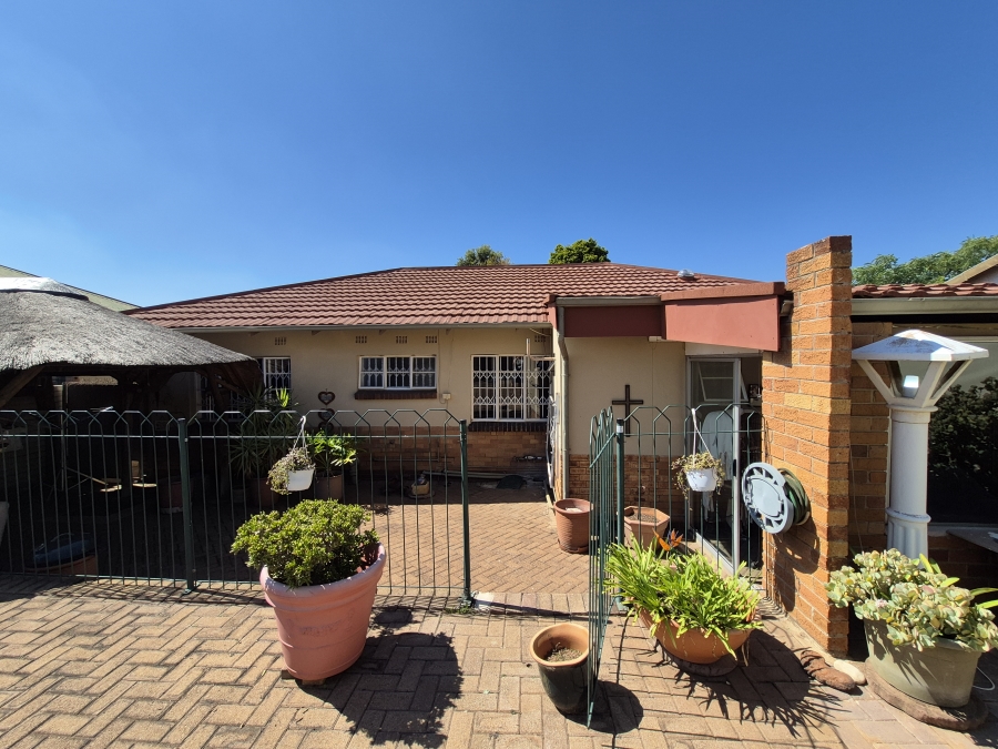3 Bedroom Property for Sale in Wannenburghoogte Gauteng