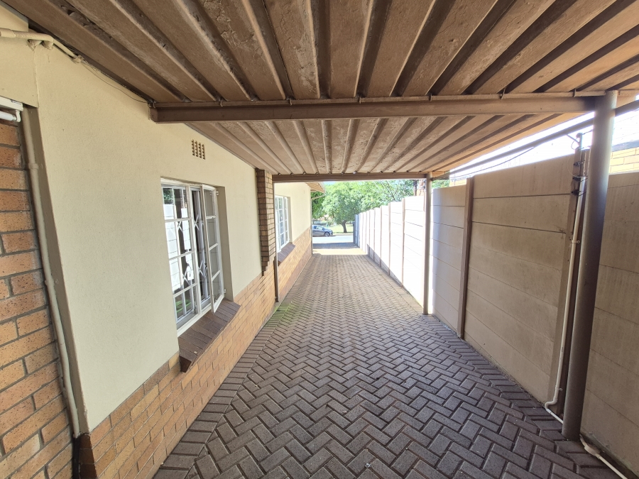 3 Bedroom Property for Sale in Wannenburghoogte Gauteng