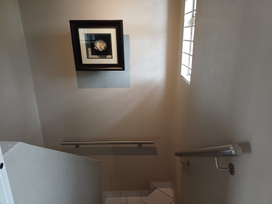 3 Bedroom Property for Sale in Buurendal Gauteng