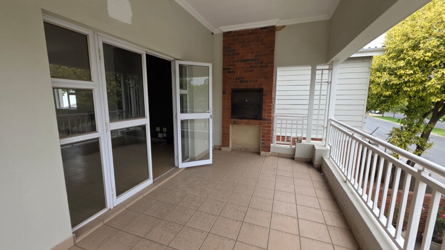 2 Bedroom Property for Sale in Greenstone Hill Gauteng