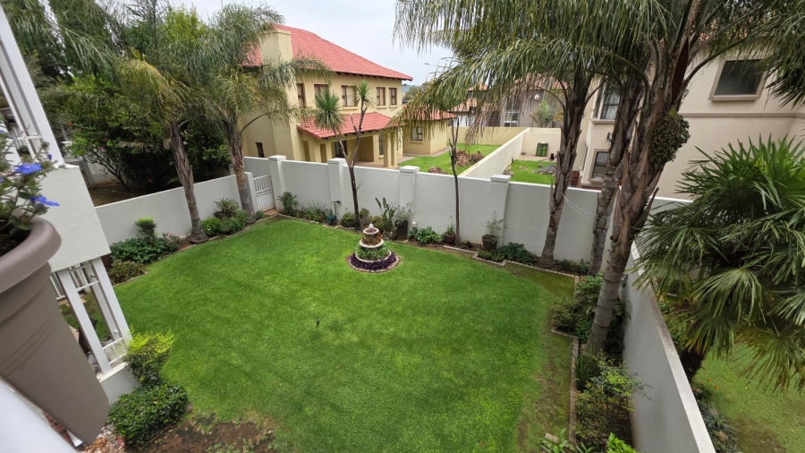 2 Bedroom Property for Sale in Greenstone Hill Gauteng