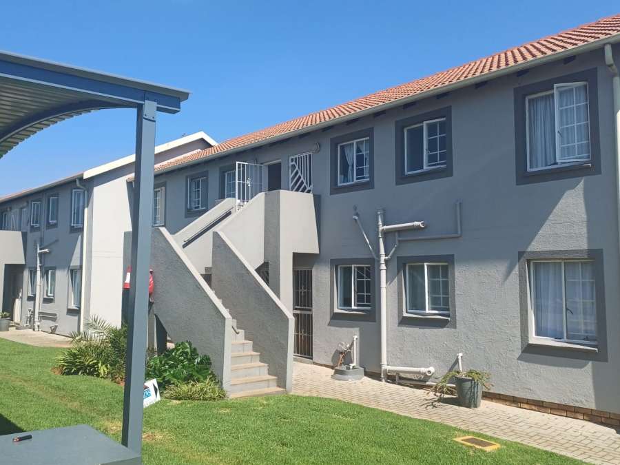 2 Bedroom Property for Sale in Glen Marais Gauteng