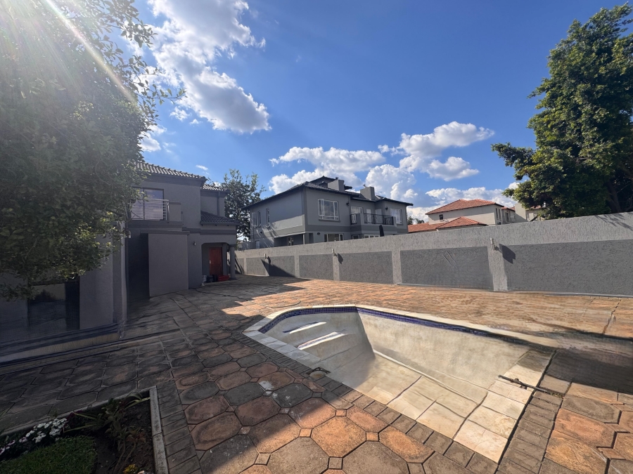 5 Bedroom Property for Sale in Helderwyk Gauteng