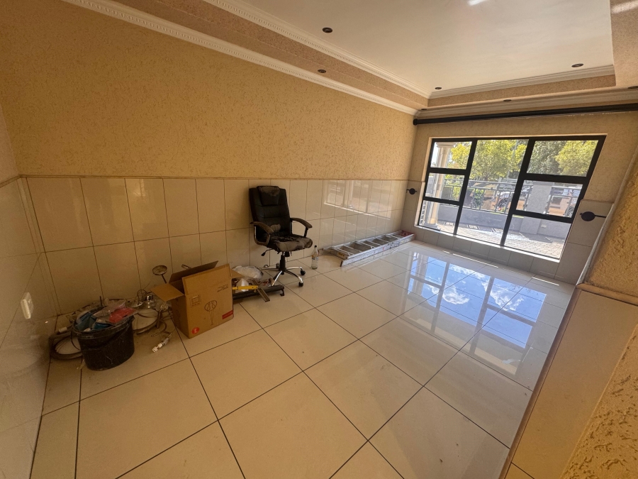 5 Bedroom Property for Sale in Helderwyk Gauteng