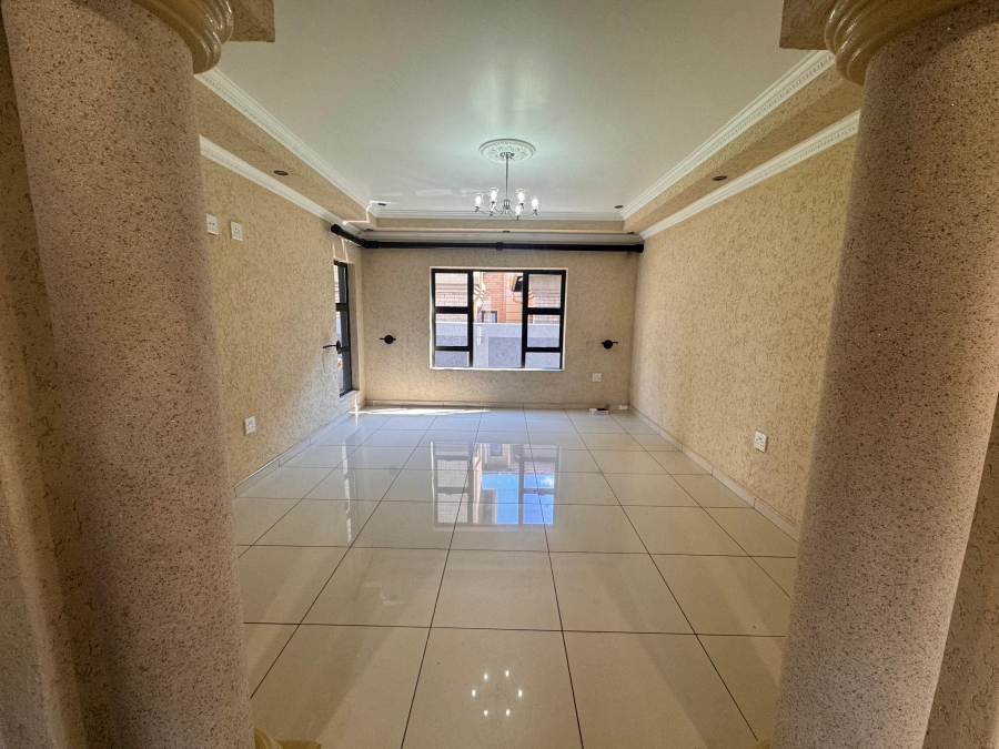 5 Bedroom Property for Sale in Helderwyk Gauteng