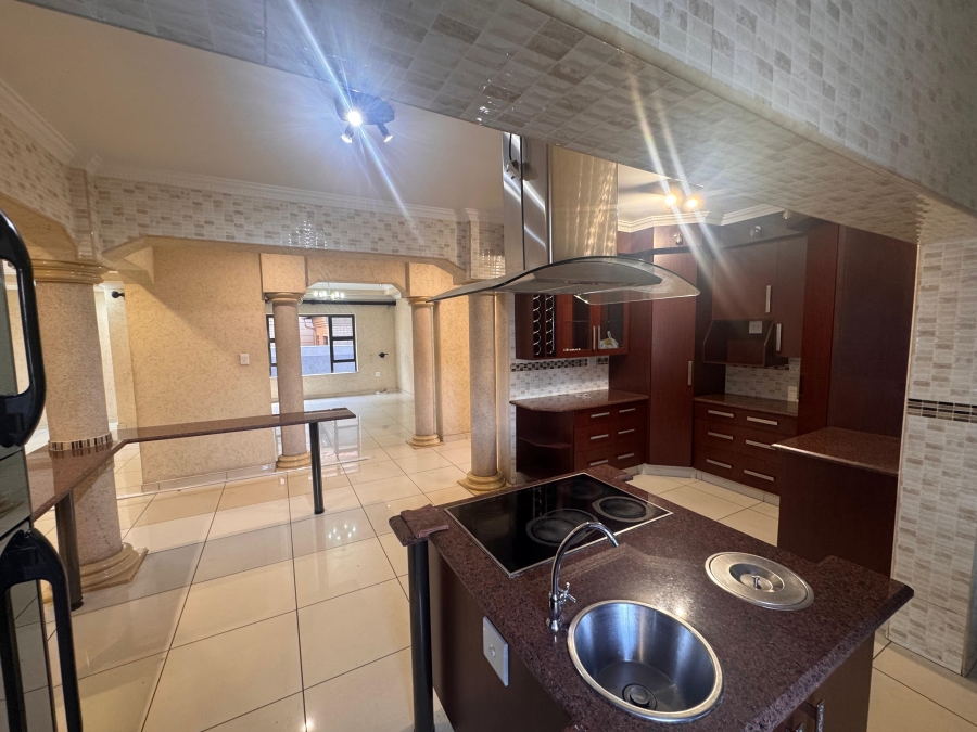 5 Bedroom Property for Sale in Helderwyk Gauteng