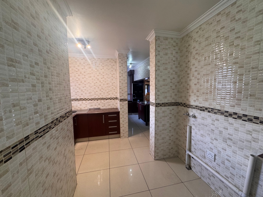 5 Bedroom Property for Sale in Helderwyk Gauteng