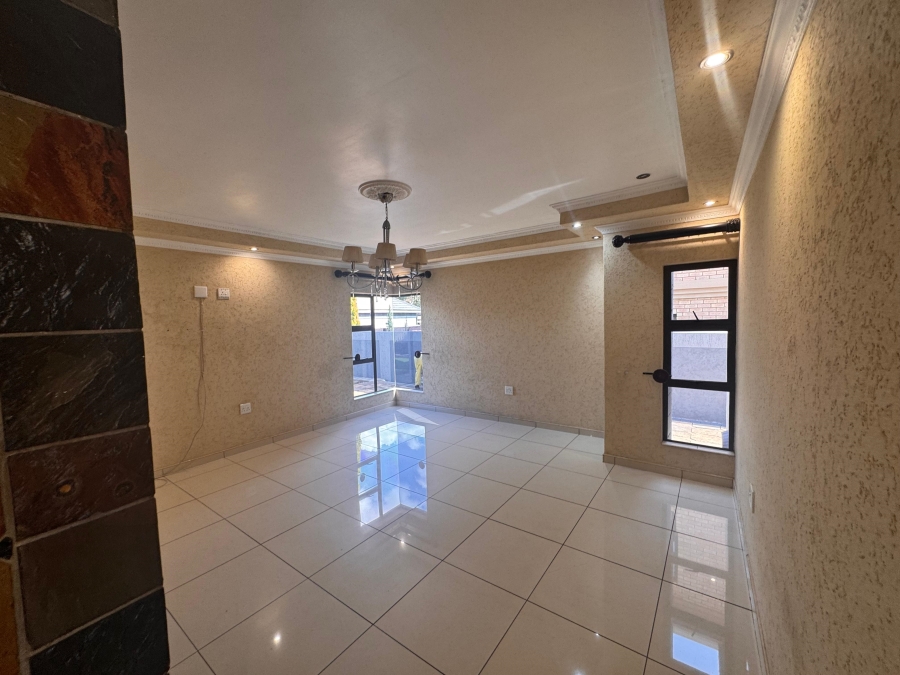 5 Bedroom Property for Sale in Helderwyk Gauteng