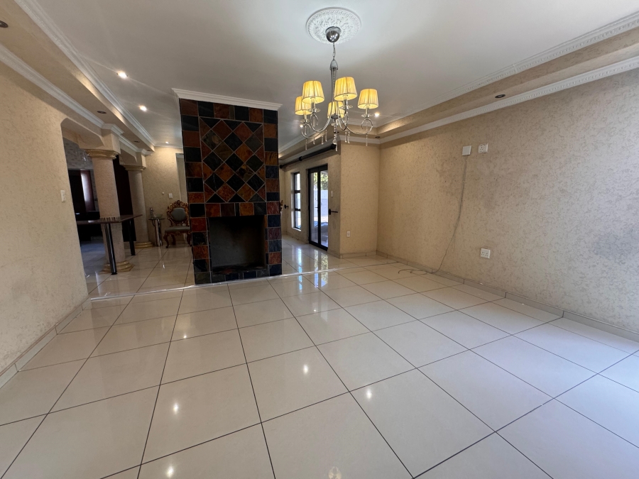 5 Bedroom Property for Sale in Helderwyk Gauteng