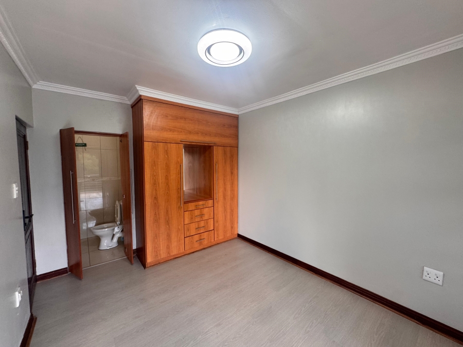 5 Bedroom Property for Sale in Helderwyk Gauteng