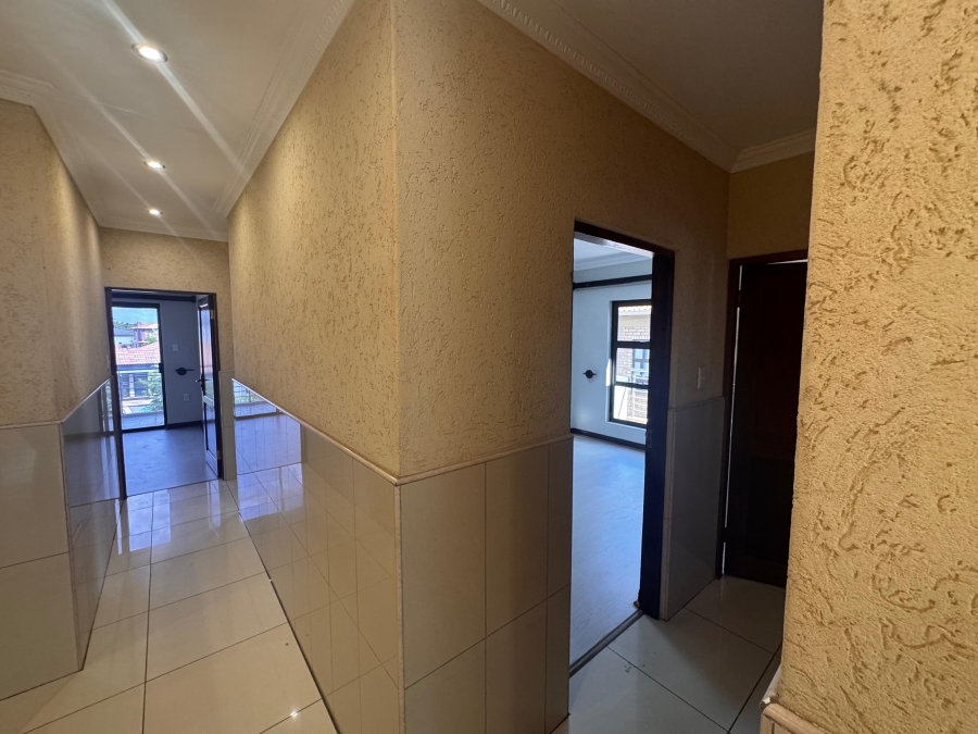 5 Bedroom Property for Sale in Helderwyk Gauteng
