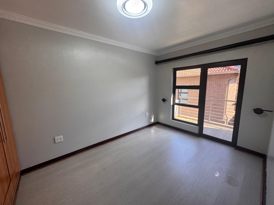 5 Bedroom Property for Sale in Helderwyk Gauteng