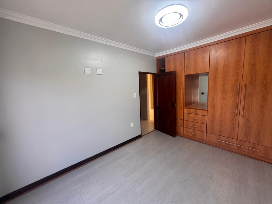 5 Bedroom Property for Sale in Helderwyk Gauteng