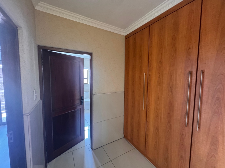 5 Bedroom Property for Sale in Helderwyk Gauteng