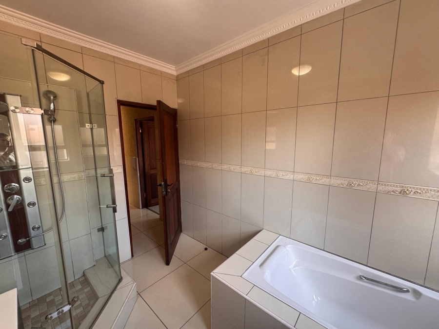 5 Bedroom Property for Sale in Helderwyk Gauteng