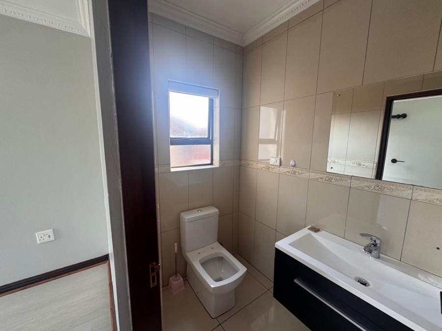 5 Bedroom Property for Sale in Helderwyk Gauteng