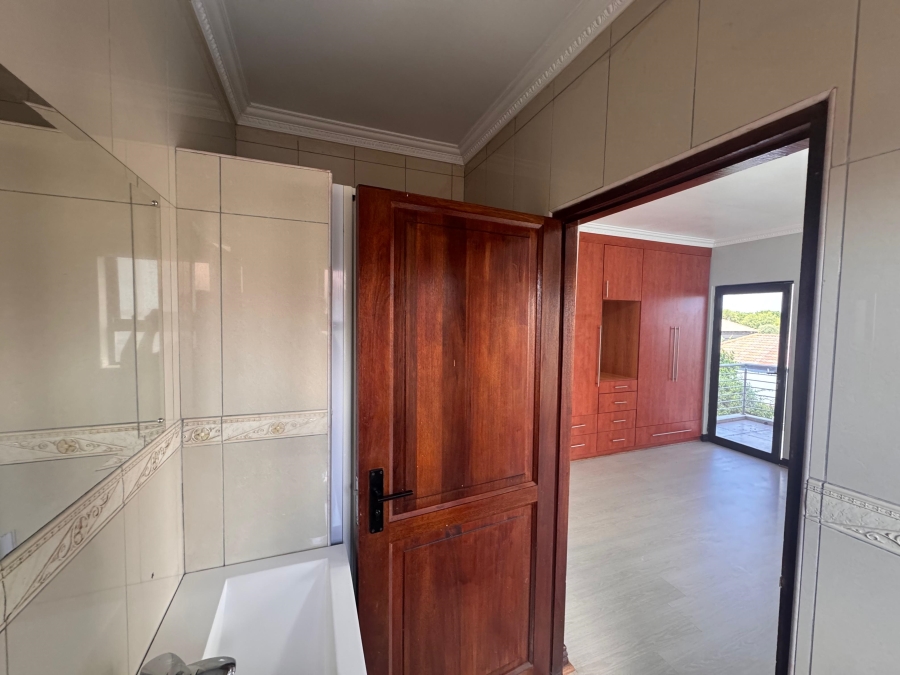 5 Bedroom Property for Sale in Helderwyk Gauteng